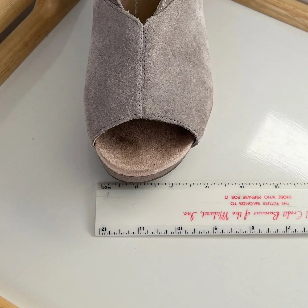 Vionic Trixie Suede Wedge Sandals Slingback Peep Toe Taupe Size 6.5 Wide Comfort